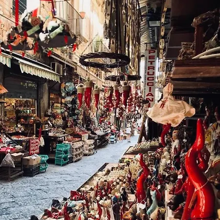 Privatunterkunft La Cattedrale -tripla Con Bagno Privato E Cucina Condivisa Neapel