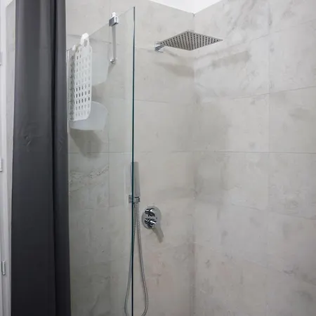 La Cattedrale -tripla Con Bagno Privato E Cucina Condivisa Privatunterkunft Neapel